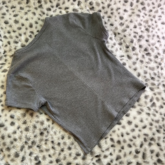 This is a size small, gray and it’s from Arizona Jean Company. - Picture 2 of 2